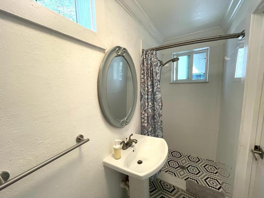 Private Studio With Free Parking マイアミ エクステリア 写真